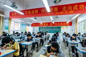 四川一女孩每逢做题必“炸毛”，老师很无奈，网友：学数学不容易图片
