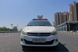 德州一警车多次闯红灯！真相让人破防……图片