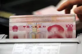 银行把800元打成800万元后，追回无果，发现钱已被花光，这咋办？图片