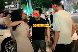 未成年女儿瞒着父母跟男生出去鬼混，父母去寻找，却被吐口水图片