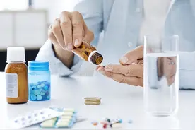 布洛芬缓释胶囊是止痛的，布洛芬才能退烧？医生给说明书拍了个照图片