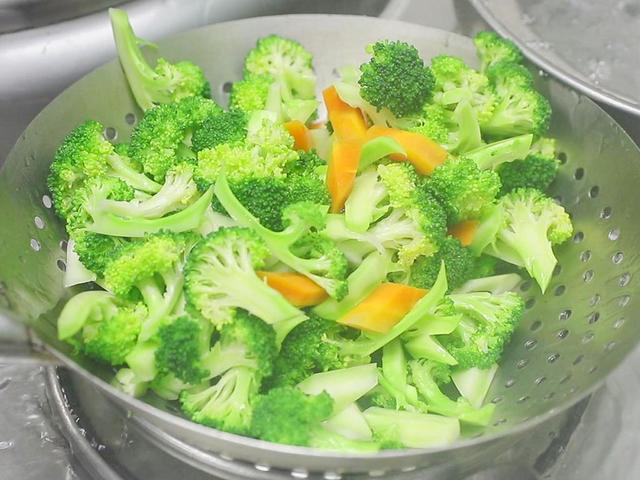 立秋后，抓住孩子长高的“黄金期”，多给孩子吃这6种菜，长得快