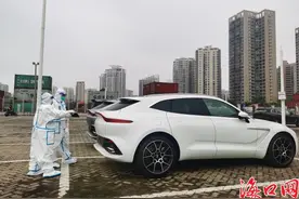 多款“零关税”进口新车型在海口港海关通关放行 ［图］图片