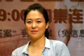 沈傲君目测150斤！穿薄褂坐姿乖巧，肚子游泳圈抢镜气质却很好图片