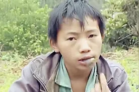 07年广西7岁男孩吃草为生，七年后获500万捐款，亲戚都来“抢人”图片