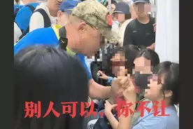 真解气！老人强迫女孩让座后续来了！警方介入：65岁老人被拘留图片
