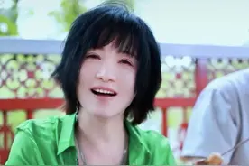 54岁斯琴格日乐被求爱，模样大变很放飞，男粉放话买房生娃过日子图片