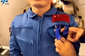 揭秘中国航天员太空衣柜：舱内外航天服、实验服、节日服等图片