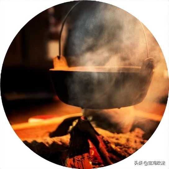 最脍炙人口的10首诗，读来慷慨激昂，方显英雄本色