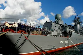 俄没有向中国求助，同时开建3艘航母，美方质疑：技术哪里来的？图片