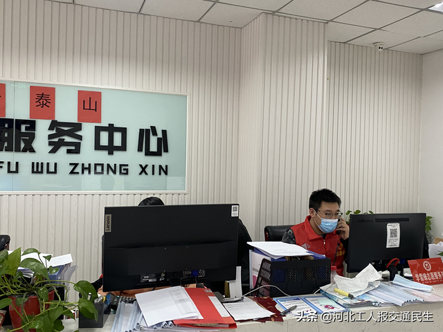 河北高速京哈北线分公司志愿者:战疫情 唐山必有我
