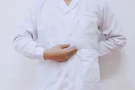 胸口发闷，时不时呼吸不畅，或是4种疾病的“预警信号”，要重视图片