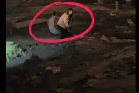 浙江台州 深夜俩女孩身陷淤泥“无法自拔”，消防员徒手挖泥救援图片