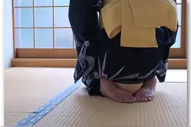 日本人为什么能跪坐压腿那么久？网友：“跪得容易”值得拥有图片