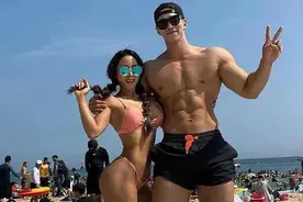 身高1米9“大怪兽”收获28岁健身女神，网友：现实版美女与野兽图片