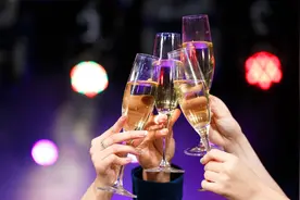 大规模显卡挖矿彻底凉凉，网友开香槟坐等价格崩盘图片