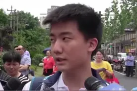 高考提前20分钟交卷，公然嘲讽高考题垃圾的林欢，后来考了多少分图片