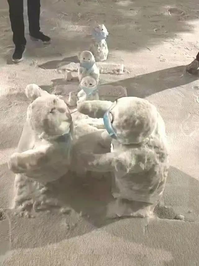 大郑州堆雪人内卷严重，哪个是金奖？全河南的雪人都在这里了