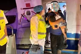 乌鲁木齐机场争分夺秒 再现救助救治和田断臂儿童图片