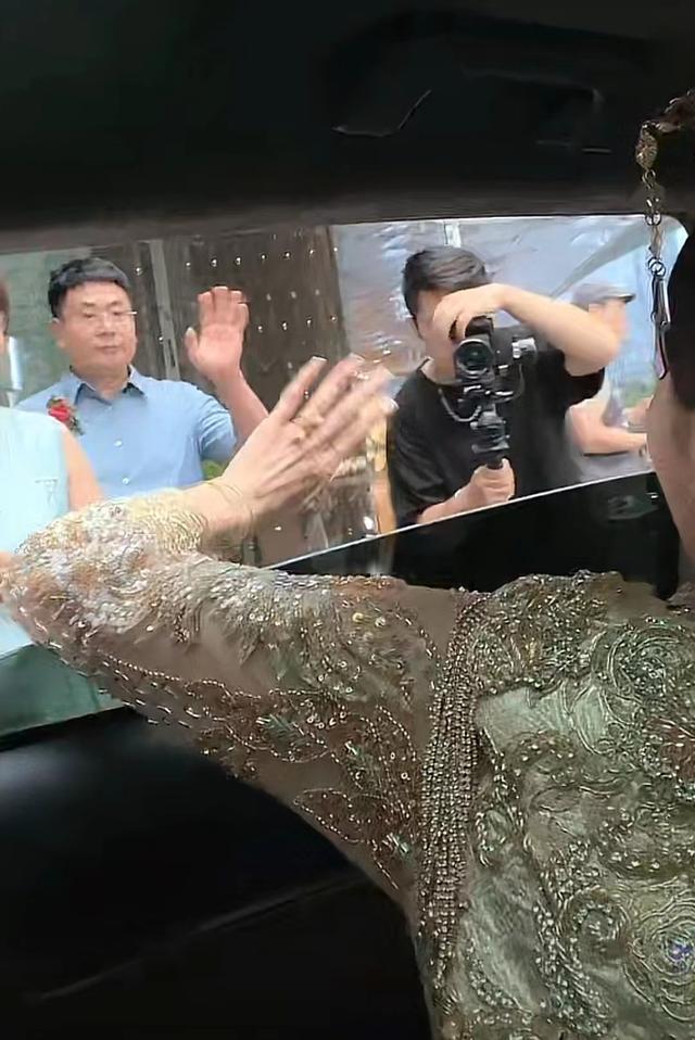 杨亚东陈慧敏是做什么工作的,网红情侣志扬越心结婚!