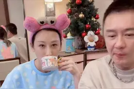 太败好感！52岁男星让保姆助理吃剩饭剩菜，被质疑后匆忙关直播图片