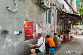 山西18岁女子来广州玩，在这家30年苍蝇小店，排队1小时没吃上图片