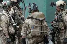 特种兵执行任务时，为何总会背一个大包？任何作战都需要背包吗？图片