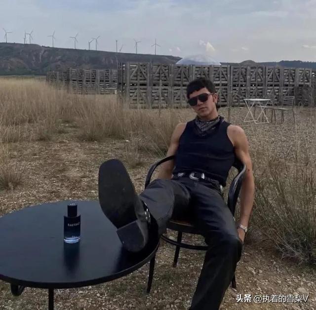 情感故事：45岁男人出轨美貌秘书，拿到离婚证时却哭得像个孩子