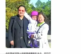 娘俩生气了，先哄哪一个图片