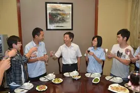 请客吃饭，不要点菜问价，不懂这5个饭局规矩，白花钱还得罪人图片