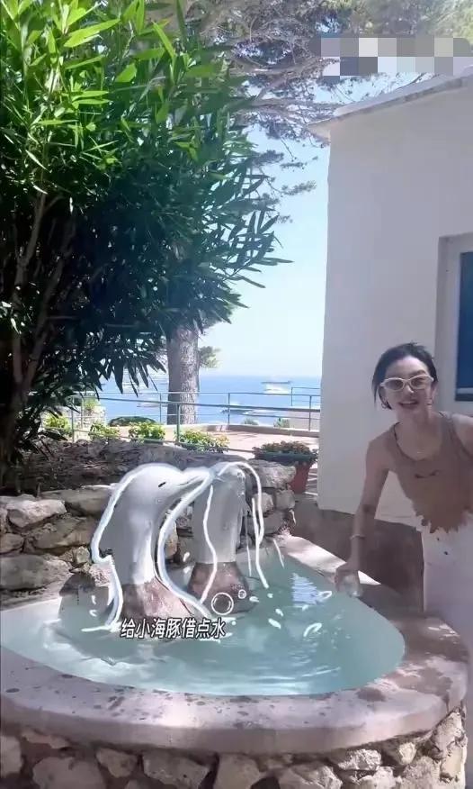震惊：杨颖与贾世凯意大利度假曝光！海滩尽情享受引发网友热议！