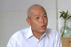 时隔36年回来找初恋，质问那孩子是不是我的？初恋一句话他哭了图片