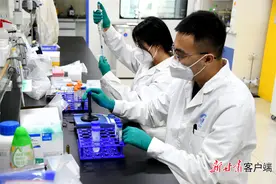 【聚焦第四届中国（甘肃）中医药产业博览会】严把检验关 确保中药材质量安全图片
