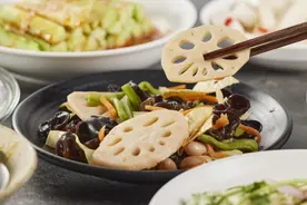 万万想不到，吃饭顺序竟然也有这么多讲究，来看看不同人群到底怎么吃才健康！图片