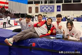 爆大冷！中国短道速滑意外夺冠，张晶率队登顶力捧新领军人图片