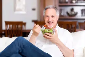 男性若是过了50岁，还能完成这6件事，恭喜，或说明身体素质不错图片