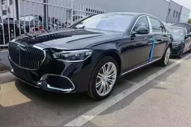 迈巴赫S580：4.0T的迈巴赫S级，落地超300万，选它还是宾利飞驰？图片