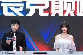 两大LPL美女解说，Rita成熟，瞳夕可爱，张导还是更爱Rita图片