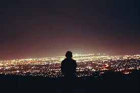 人在谷底时，没有任何人帮你，你该怎么做？图片