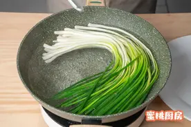 它被称为“菜中灵芝”！随手一炒鲜嫩脆，再不吃就老了图片