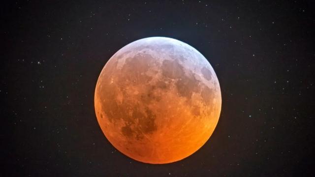 5月有7年一遇“超级血月”，持续5小时21分，为何皓月变血红色？