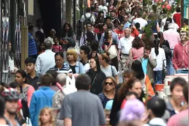 刚刚！留学生噩耗！澳洲官宣11大移民新规：净移民人数两年内减半！留学、工作、移民签大变！图片