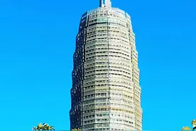 河南有座高达280米的大楼，投资22亿元，人称大玉米，风光真好图片