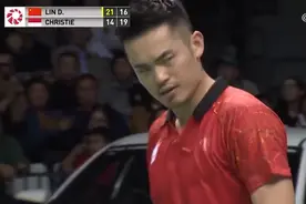 请求擦地却遭裁判拒绝，林丹彻底被激怒，球迷：不愧是超级丹图片