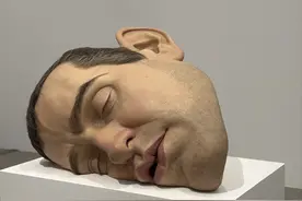 首尔艺术展“流氓时尚”？无脸躺尸男，白骨成堆，看的人头皮发麻图片