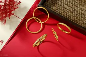 我从她一岁开始，就给她存黄金首饰图片