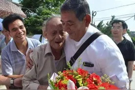 熊伯洪：洪都拉斯总司令，66岁首次回广东老家，与87岁亲哥哥相认图片