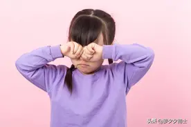 孩子挤眉弄眼、歪鼻子，清嗓子，可能是妥瑞氏症，了解它很重要！图片