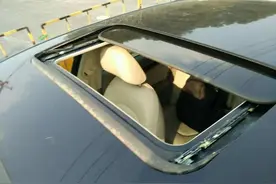 买车为什么不要带天窗的？买完三年就后悔图片
