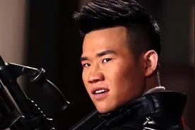 嘎子哥谢孟伟花8亿拍盗版战狼2图片